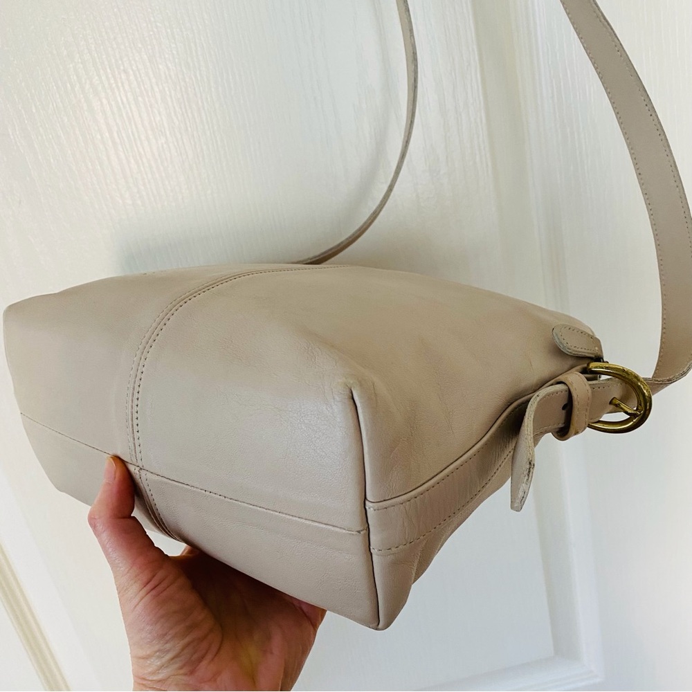 Coach Vintage 1980s Cream Bone Color Leather Crossbody Bag 0592-358 - Picture 8 of 12